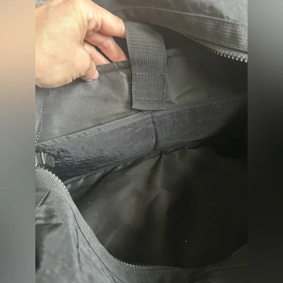 Tommy Bahama black travel duffle bag with hand and shoulder straps - Picture 7 of 10